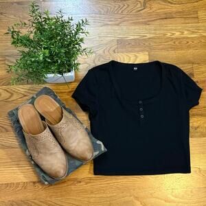 Uniqlo Women’s Small Black Ribbed Short Sleeve Button Crop Top Shirt Top Casual